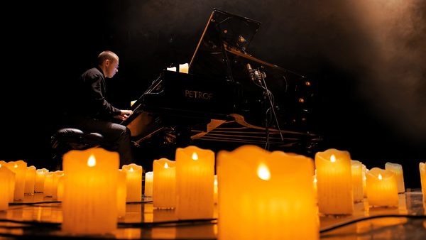 Ludovico Einaudi: неоклассика при свечах