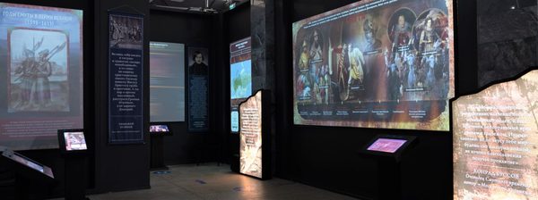 Экскурсия по выставке «Романовы»
