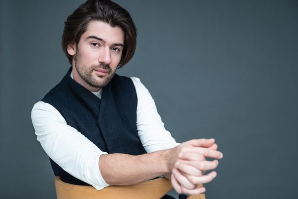 Антон Лаврентьев. «На чемоданах»